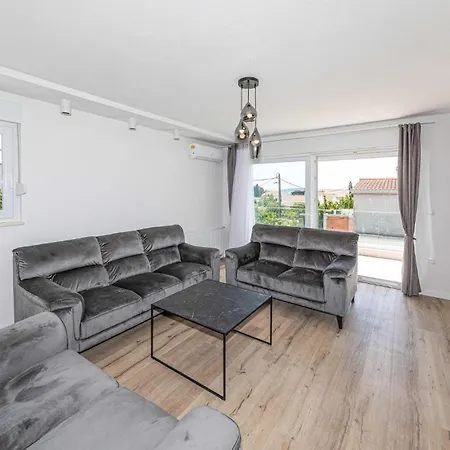 Gorgeous In Kastel Luksic בית נופש